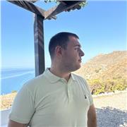 Estudiante de filología inglesa de tercer año, con muchas ganas de enseñar y dedicarse a la docencia, para enseñar a cualquiera.